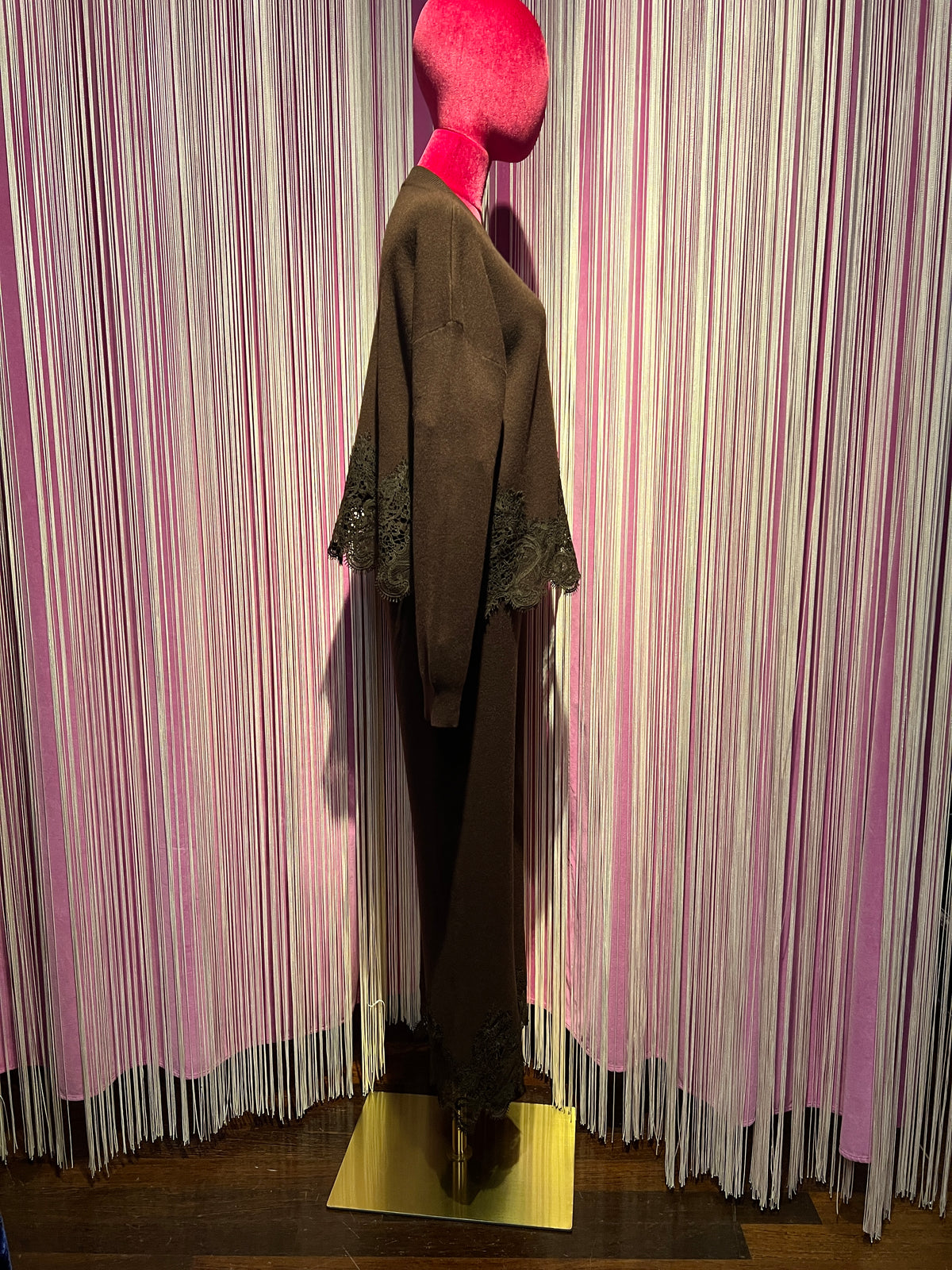 The room completo maglia e pantalone con pizzo marrone