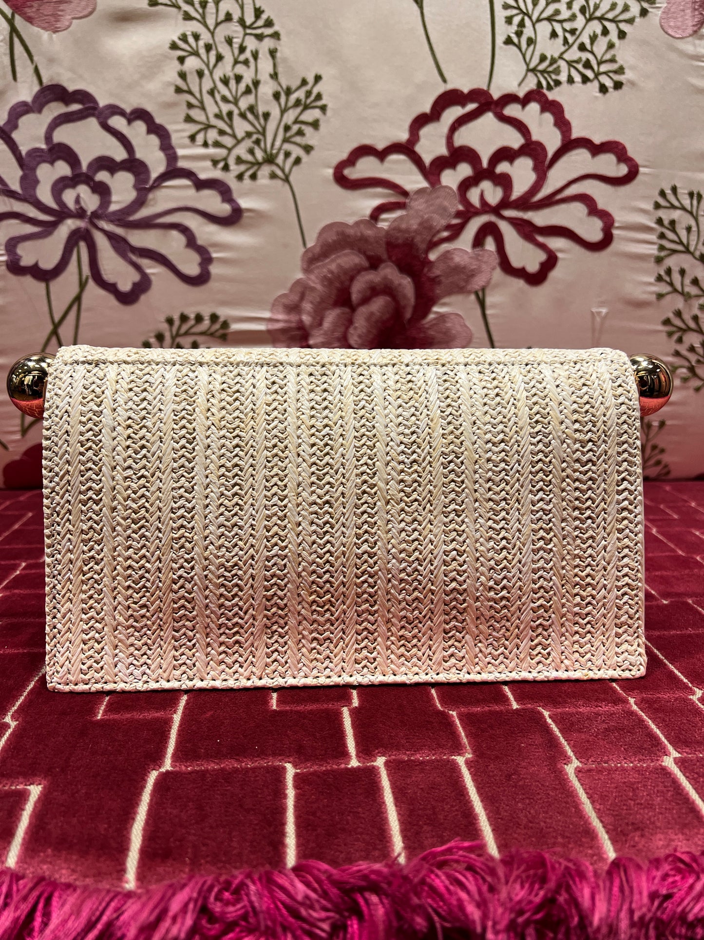 Borsa con tracolla in rafia ed ecopelle ,ricami floreali e chiusura magnetica colore beige