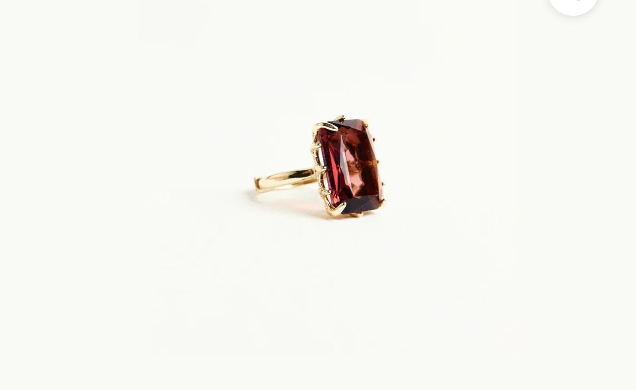 Anello con grande cristallo taglio radiant bordeaux regolabile