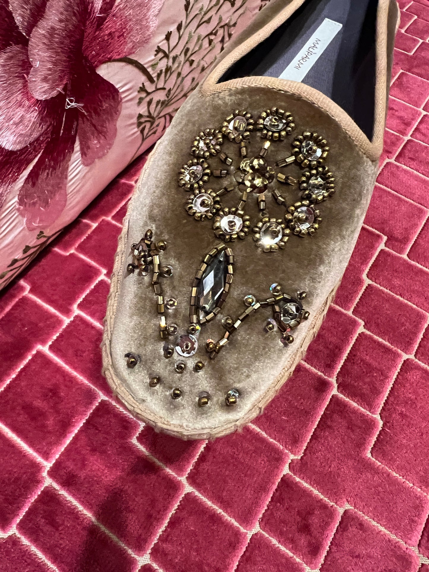 Maliparmi -50% di sconto babouche bijoux in velluto ricamato con fiori di paillettes e perline cucite a mano