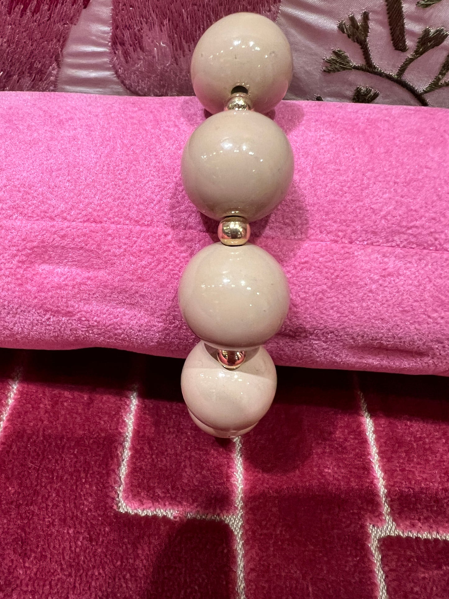 Bracciale con boulle strass e beige