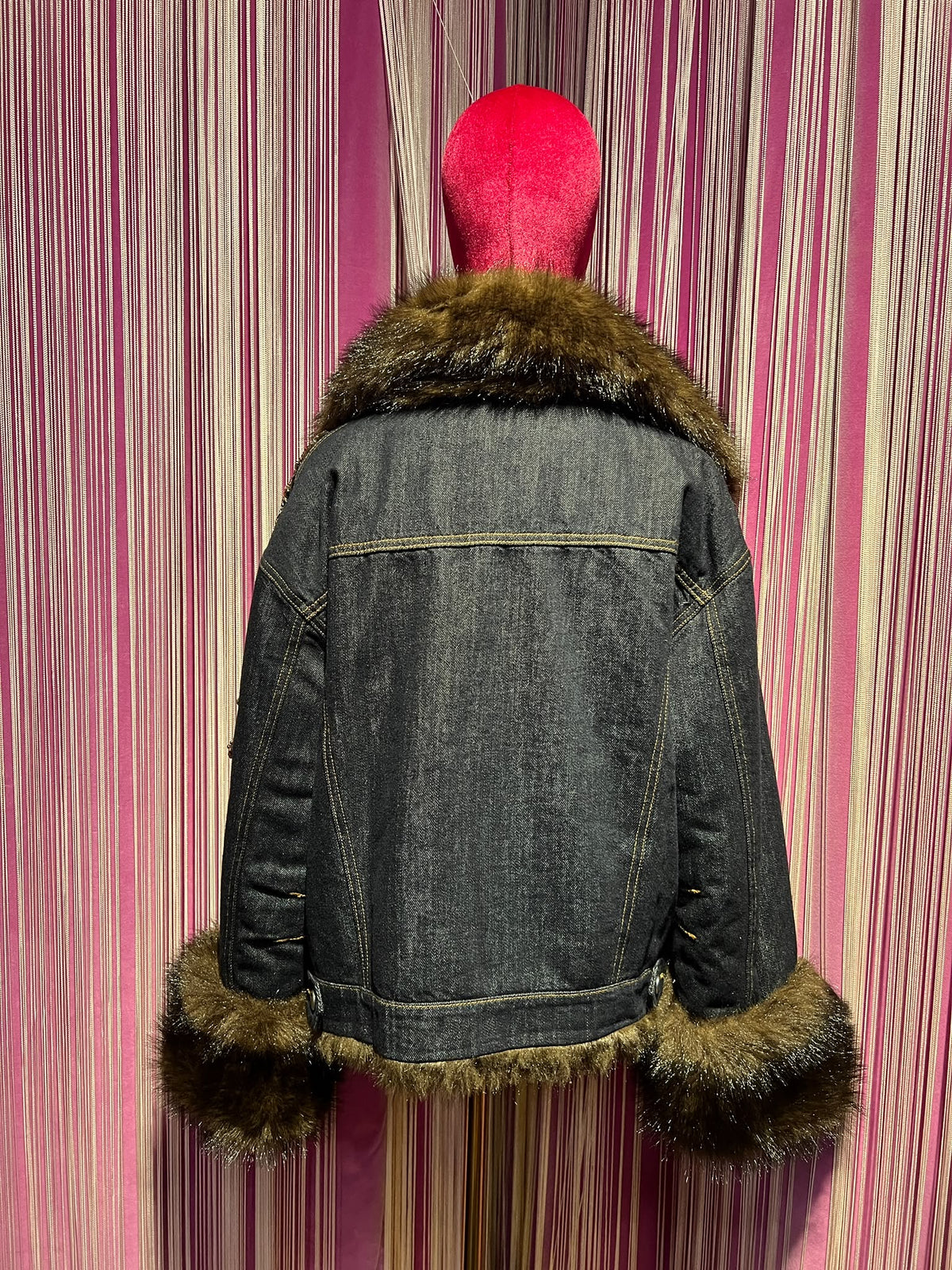 Ermanno Scervino giubbotto jeans con applicazioni ramage di cristalli , ecopelliccia sul colletto polsini e interno
