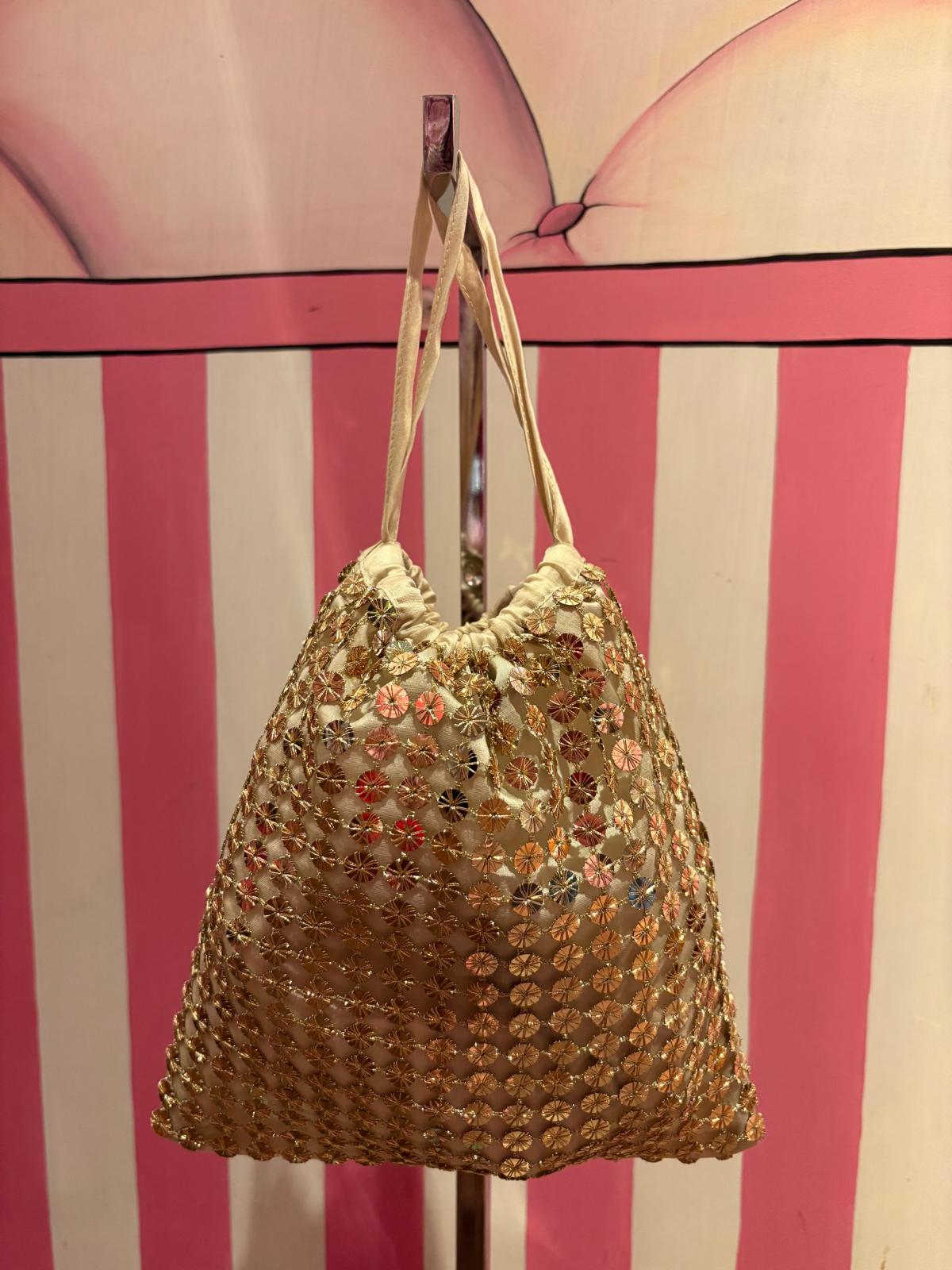 Isabelle Blanche Paris pochette in paillettes oro