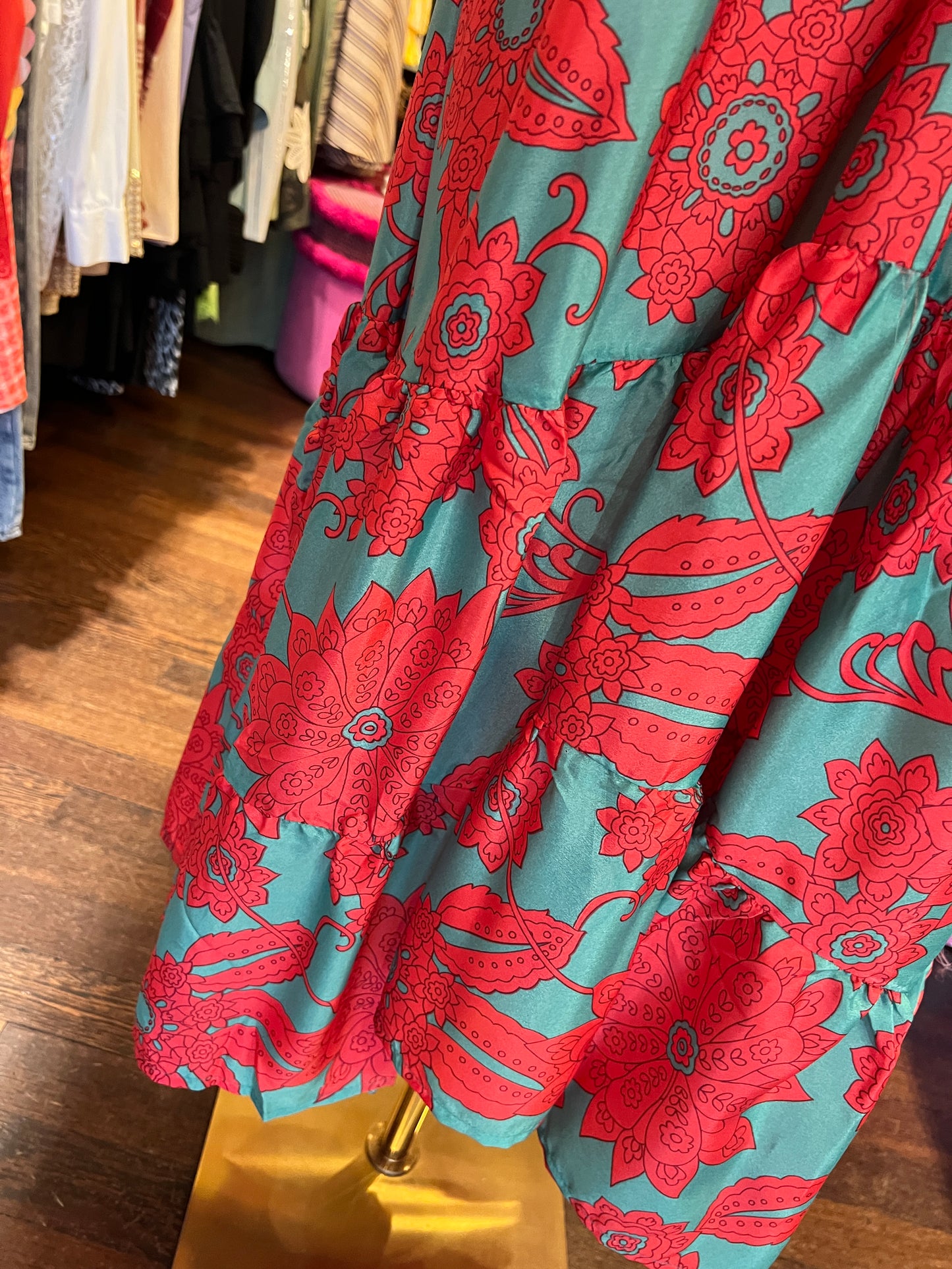 Mon amour Paris abito lungo con balze in seta scollato fantasia floreale turchese e rosso