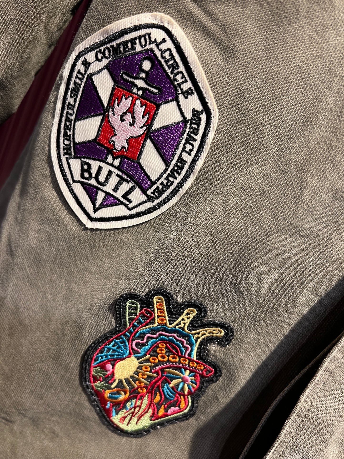 ABpink 🩷 giacca la verdina verde militare unisex con patch lone wolf , topolino