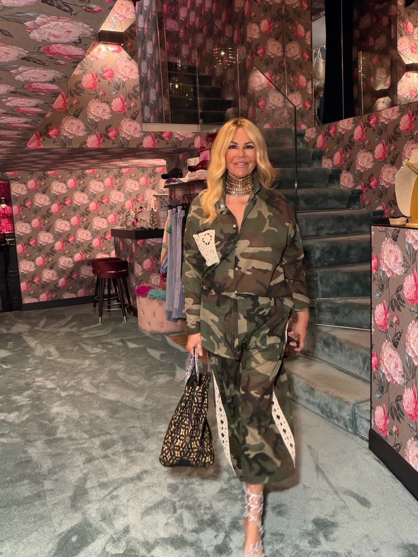 Mon amour Paris completo camouflage con dettagli crochet , camicia over e pantalone con elastico in vita e caviglia