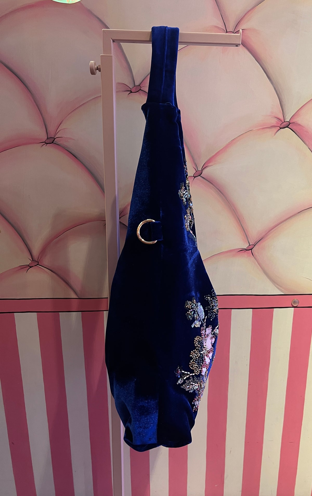 Love & roses borsa a spalla di velluto bluette con ricami floreali e perline stile orientale, tracollina