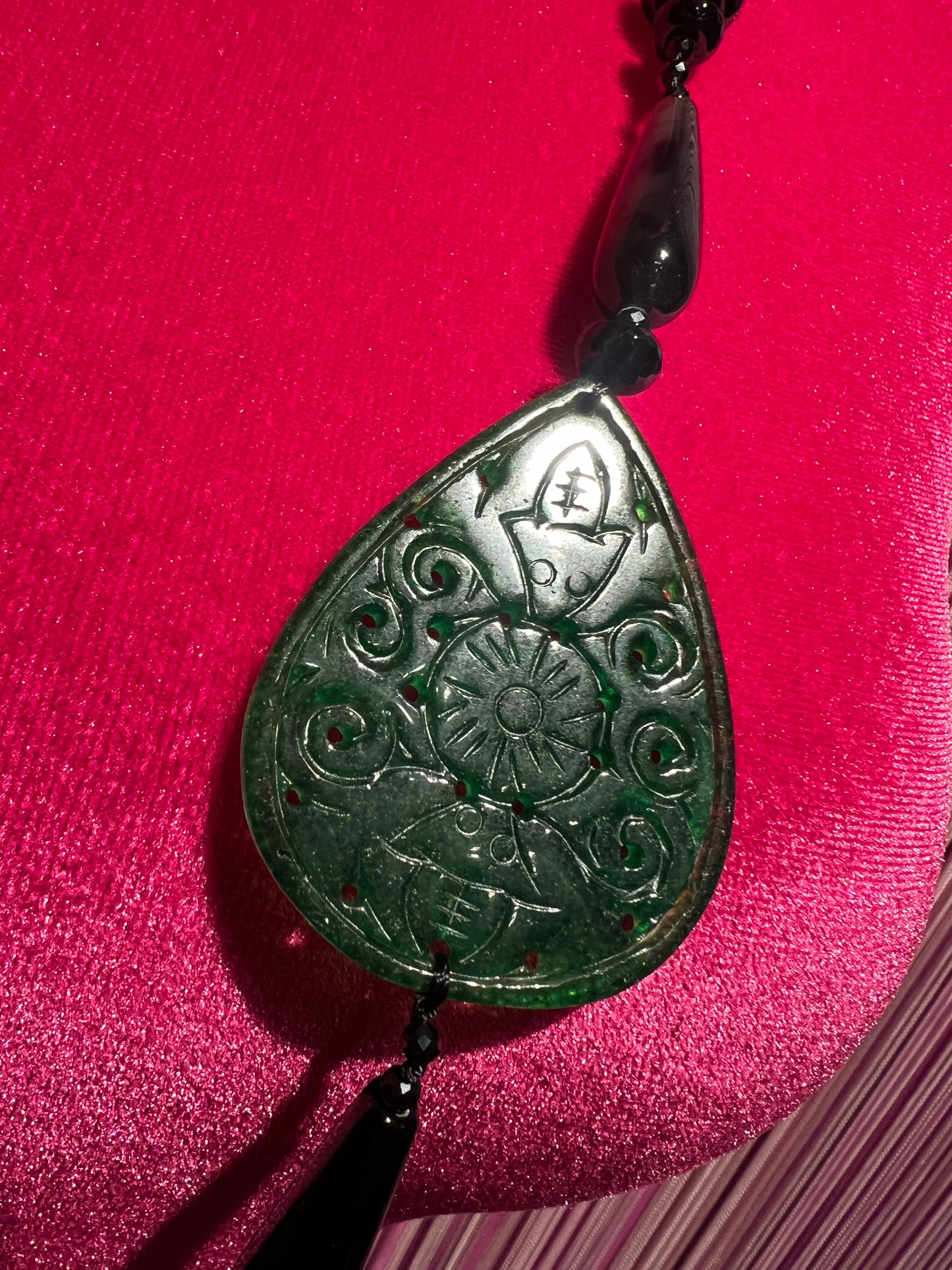 Collana pietre dure nere ed elementi verdi intarsiati
