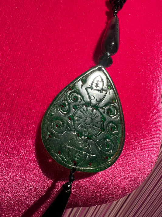 Collana pietre dure nere ed elementi verdi intarsiati