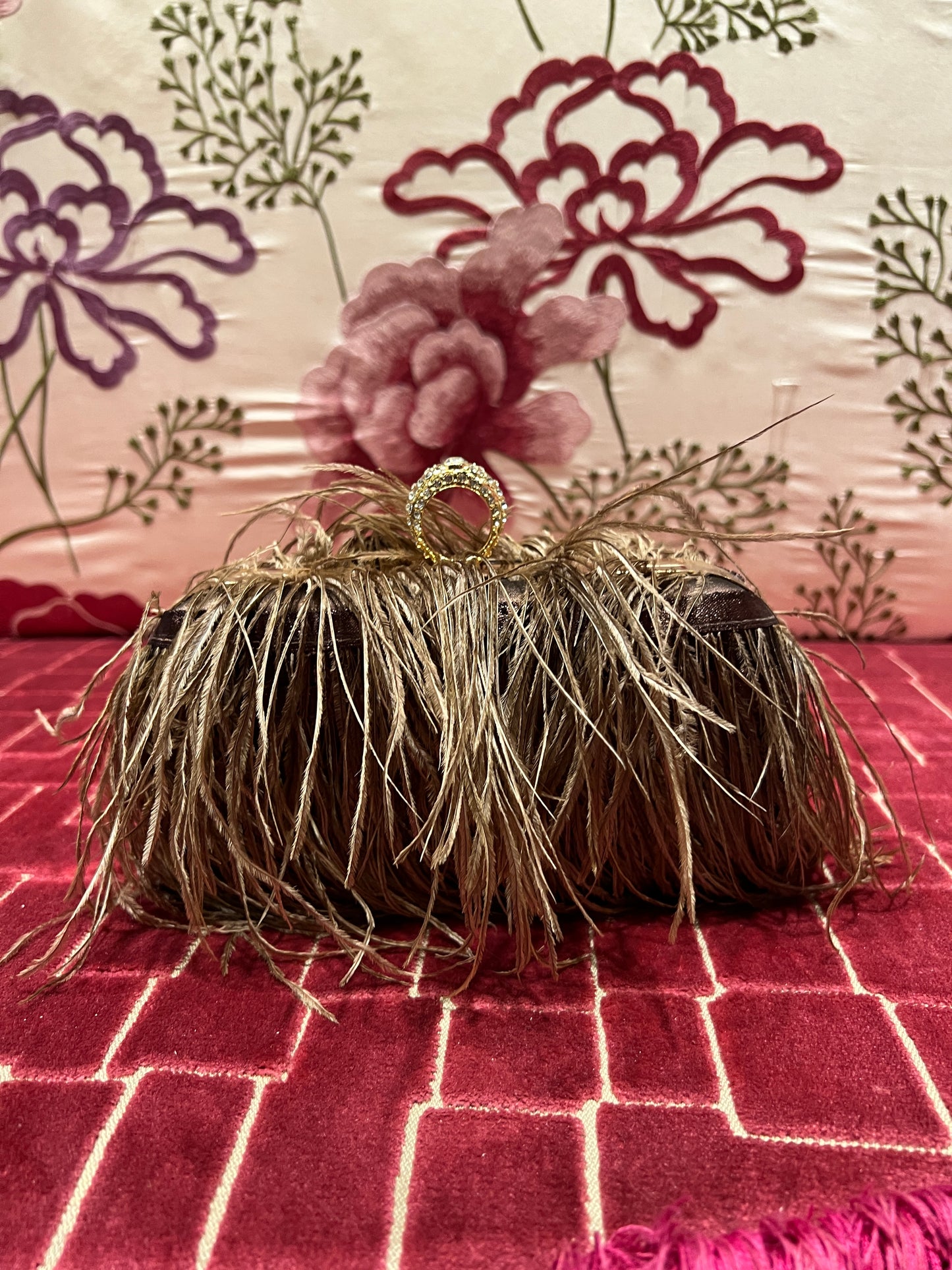 Clutch marabu con tracollina marrone chiaro