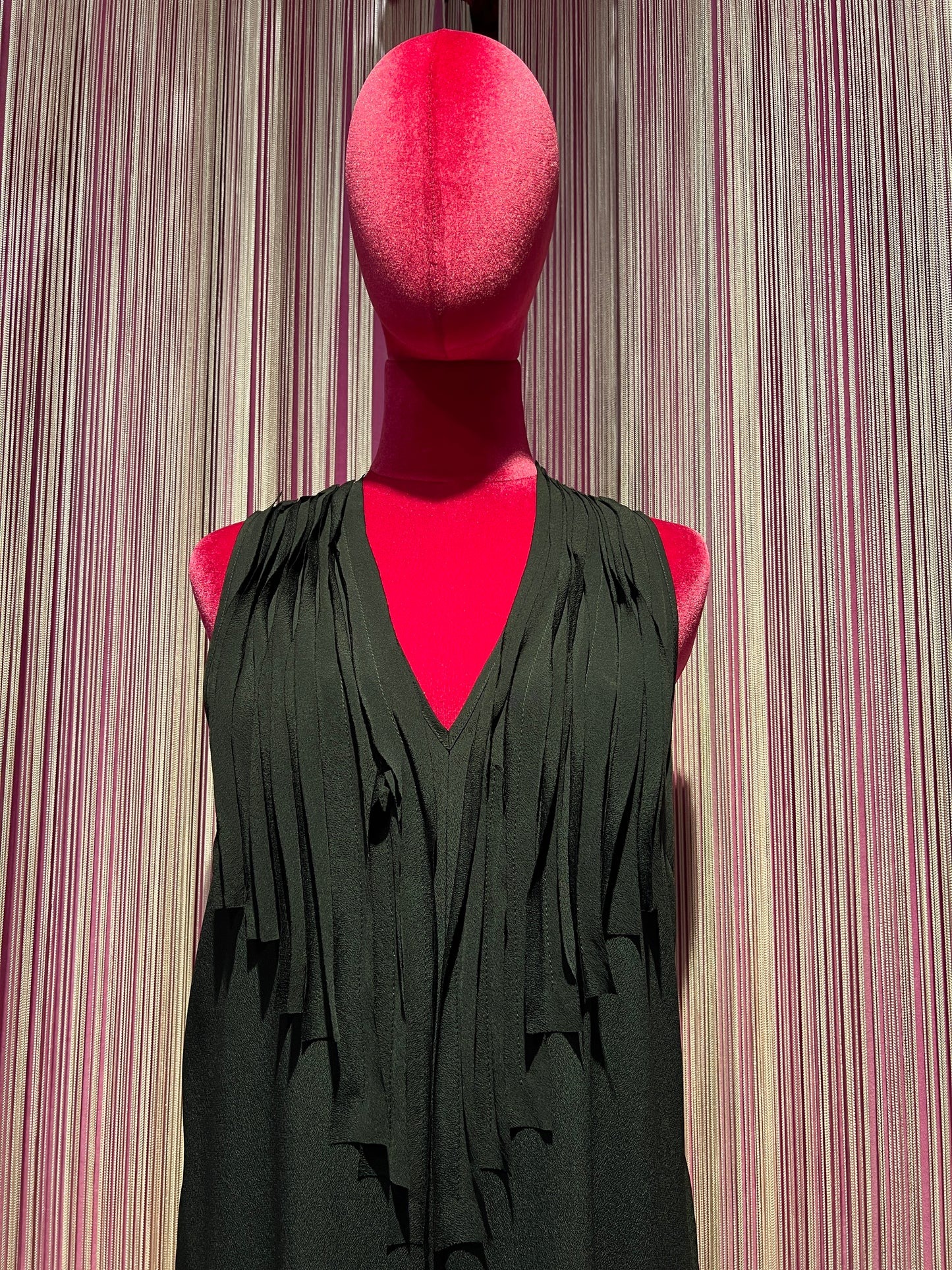 SU official tuta nera con frange in tessuto