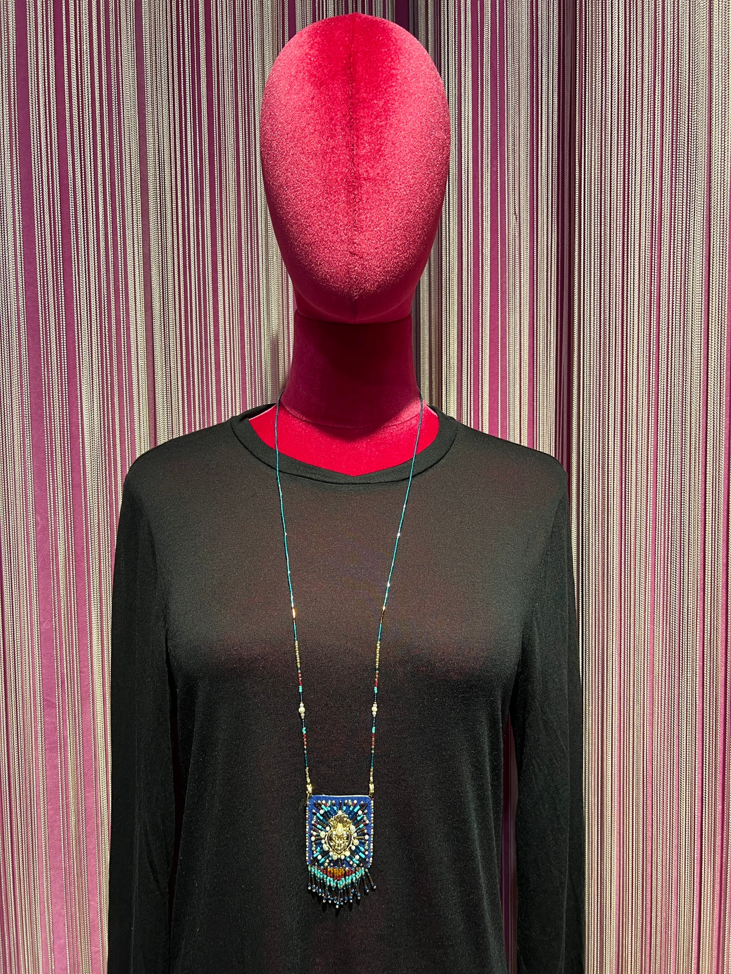 Collana lunga perline turchesi e cuore sacro azzurro
