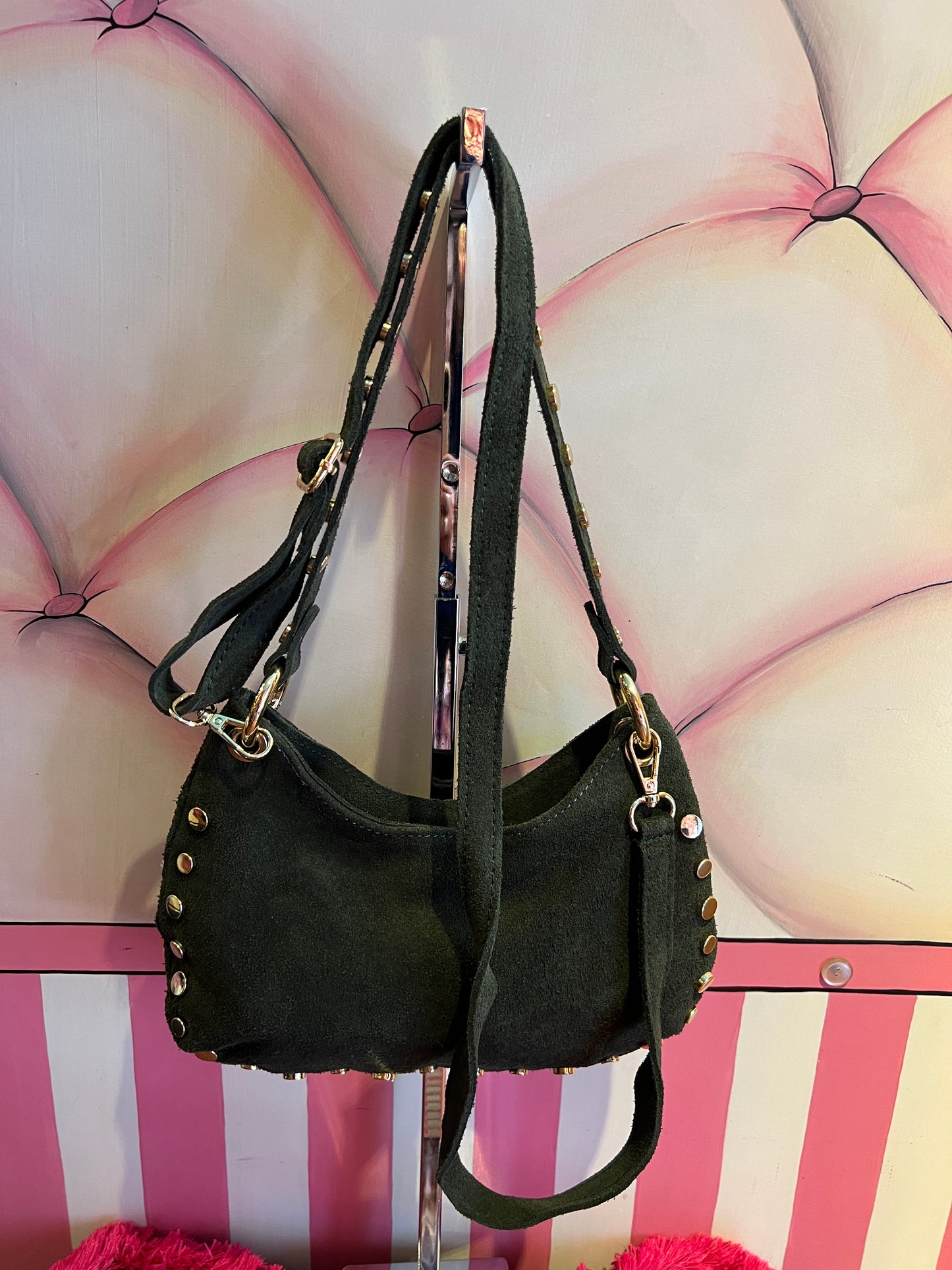 Borsa con tracollina verde militare con borchiette