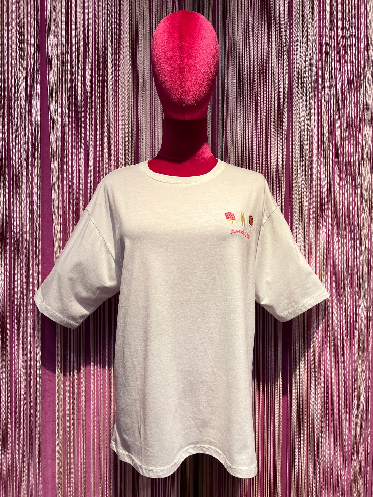 Love & roses t-shirt over con scritta ricamata “ popsicle “