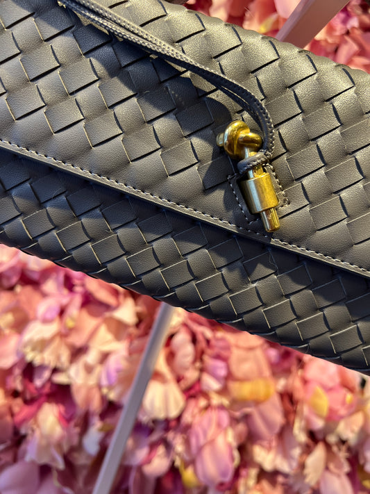 Borsa ecopelle grigia lavorazione ad intreccio con tracolla