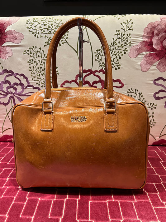 Essentiel antwerp borsa rettangolare lucida con tracolla strutturata