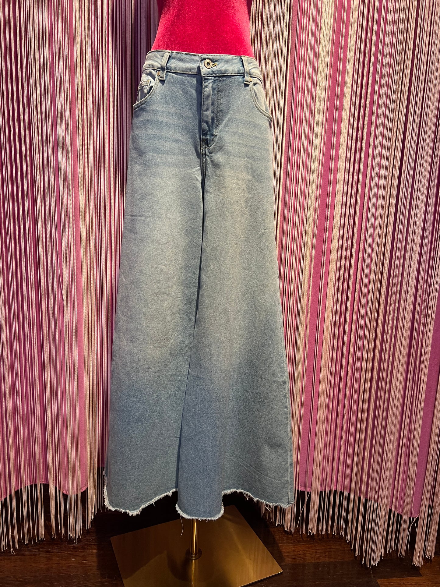 Love & roses -50 % di sconto  jeans denim chiaro a palazzo sfrangiato