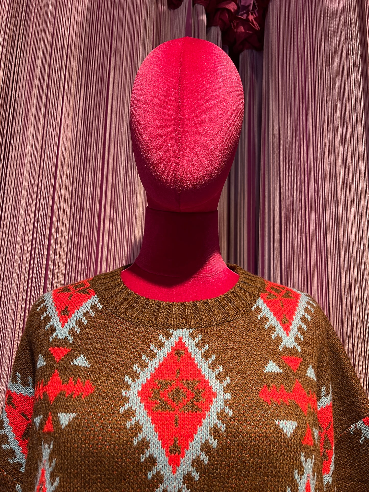 Colour market maglia jacquard con frangia e Swarovski marrone turchese e rosso