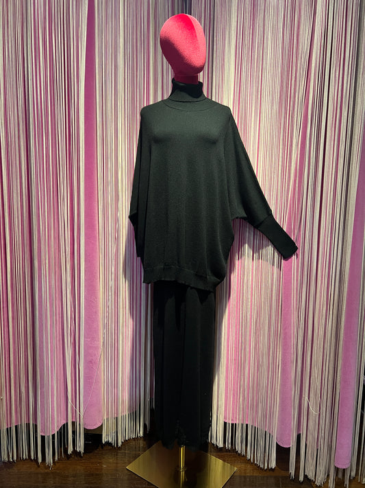 Pink memories completo maglia collo alto nero manica pipistrello e gonna lunga svasata in maglia e pizzo