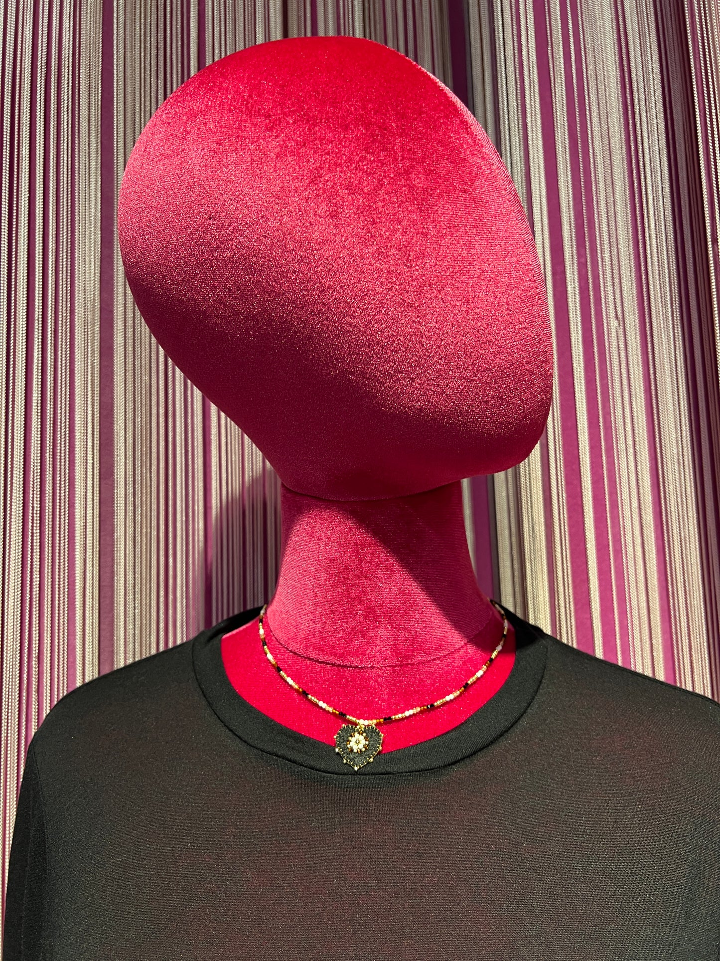 Collana girocollo perline e cuore nero pelle e velluto