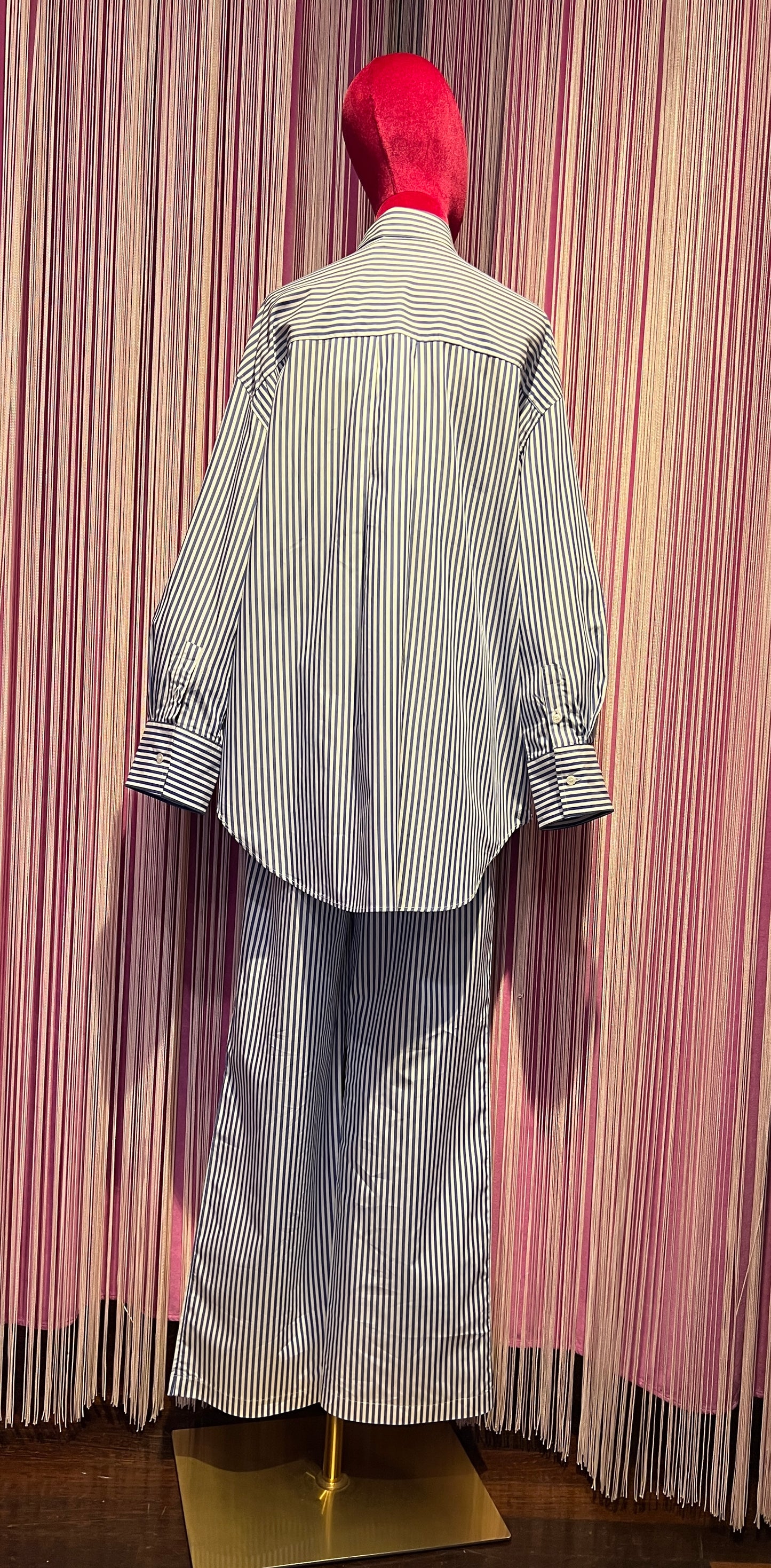 Giada Benincasa completo camicia a righe e pantalone con elastico e laccetto