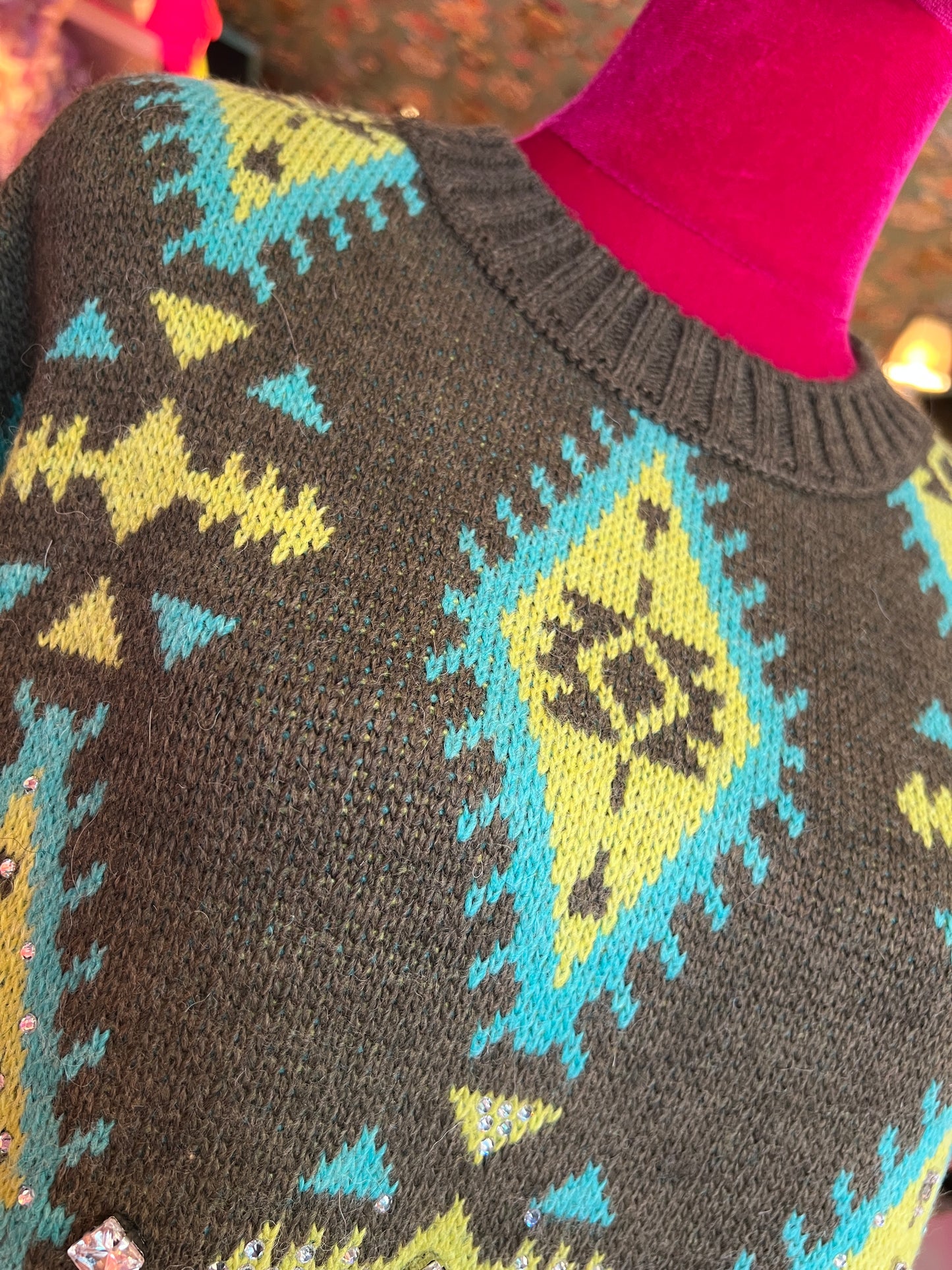 Colour market maglia jacquard verde militare e turchese con frange e strass