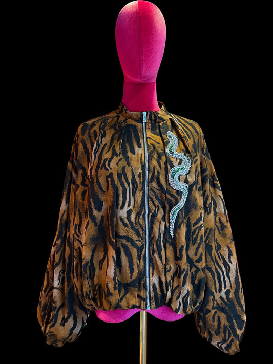 The room giacca/bomber stampa animalier zebrata con applicazione patch serpente cristalli