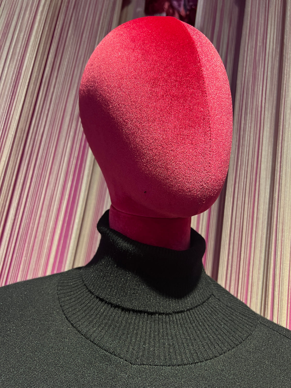 Pink memories completo maglia collo alto nero manica pipistrello e gonna lunga svasata in maglia e pizzo