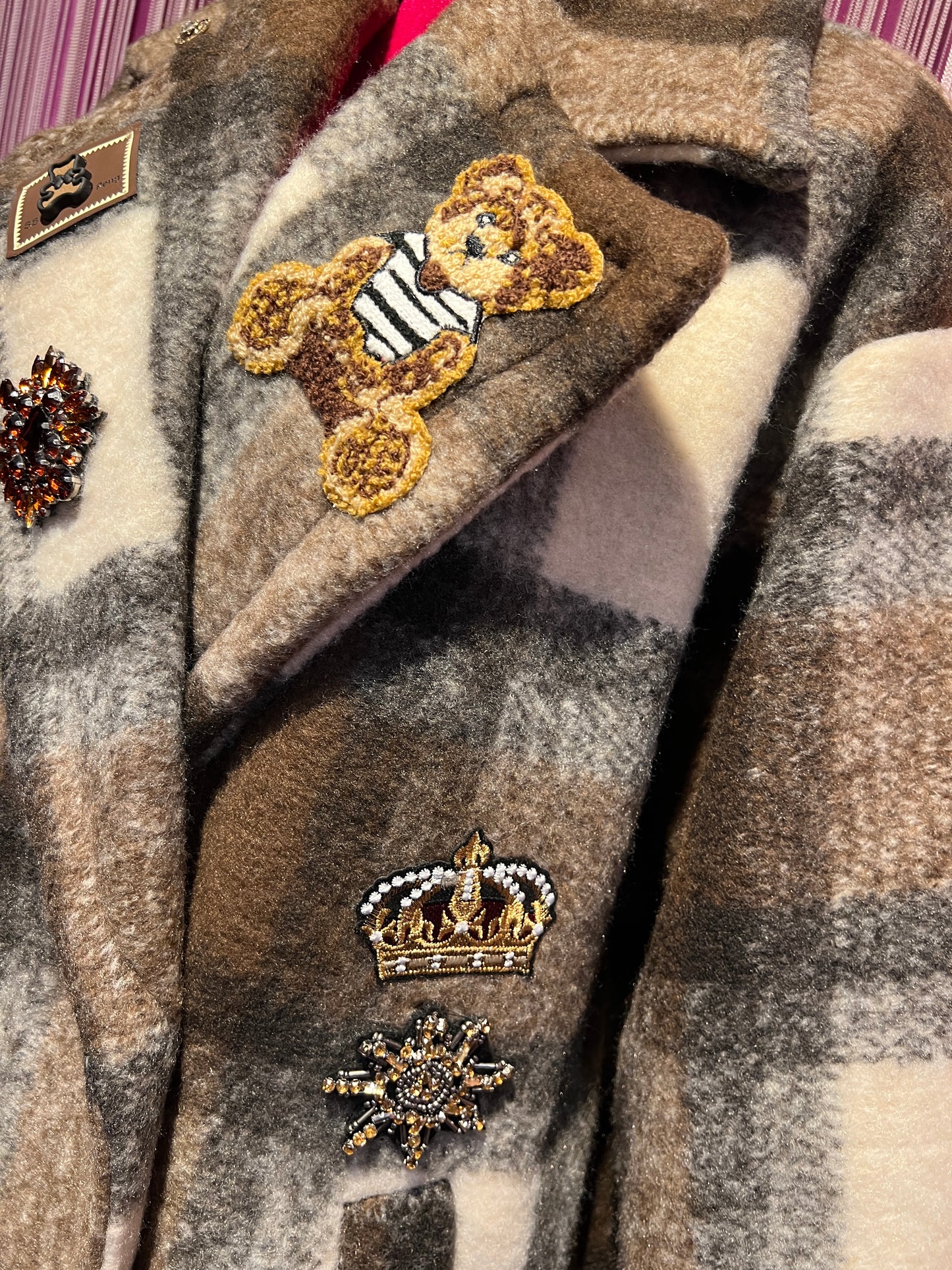 ABpink 🩷 quadrettona cioccolato con patch cristalli e teddy