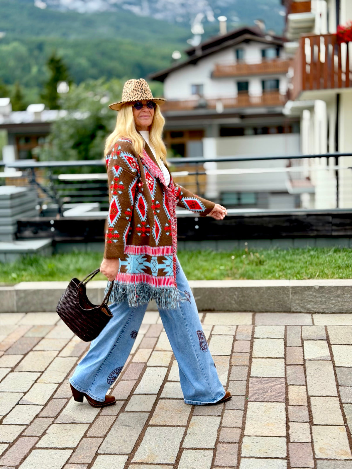 Colour market cardigan jacquard con cinta turchese strass e frange marrone rosso e turchese
