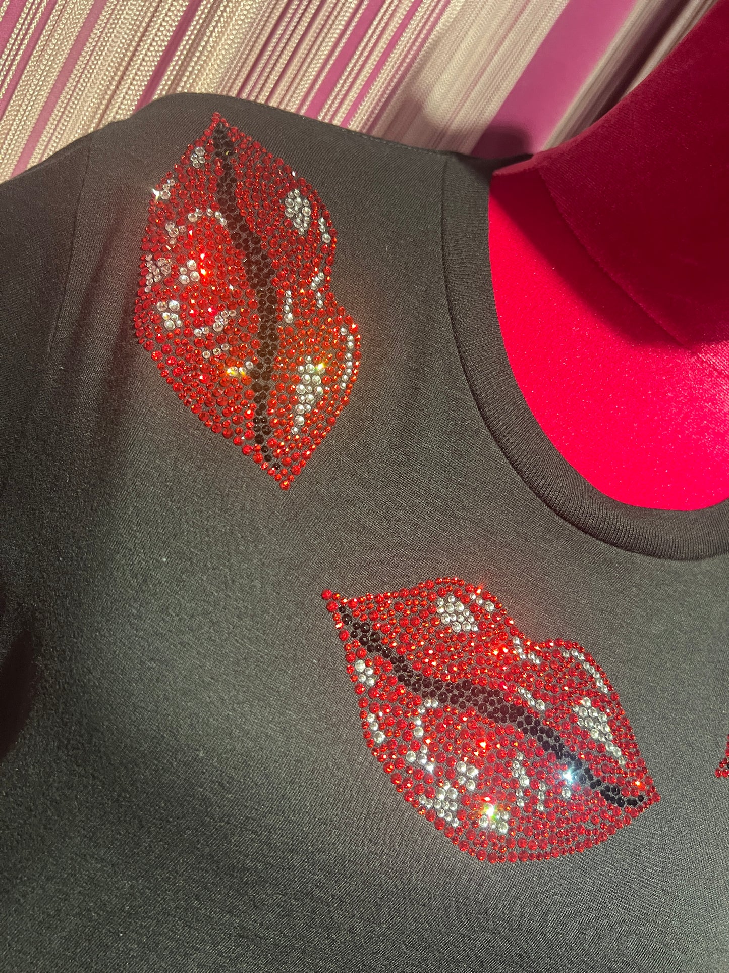 5 Progress -40% di sconto t-shirt con decorazioni bocche Swarovski