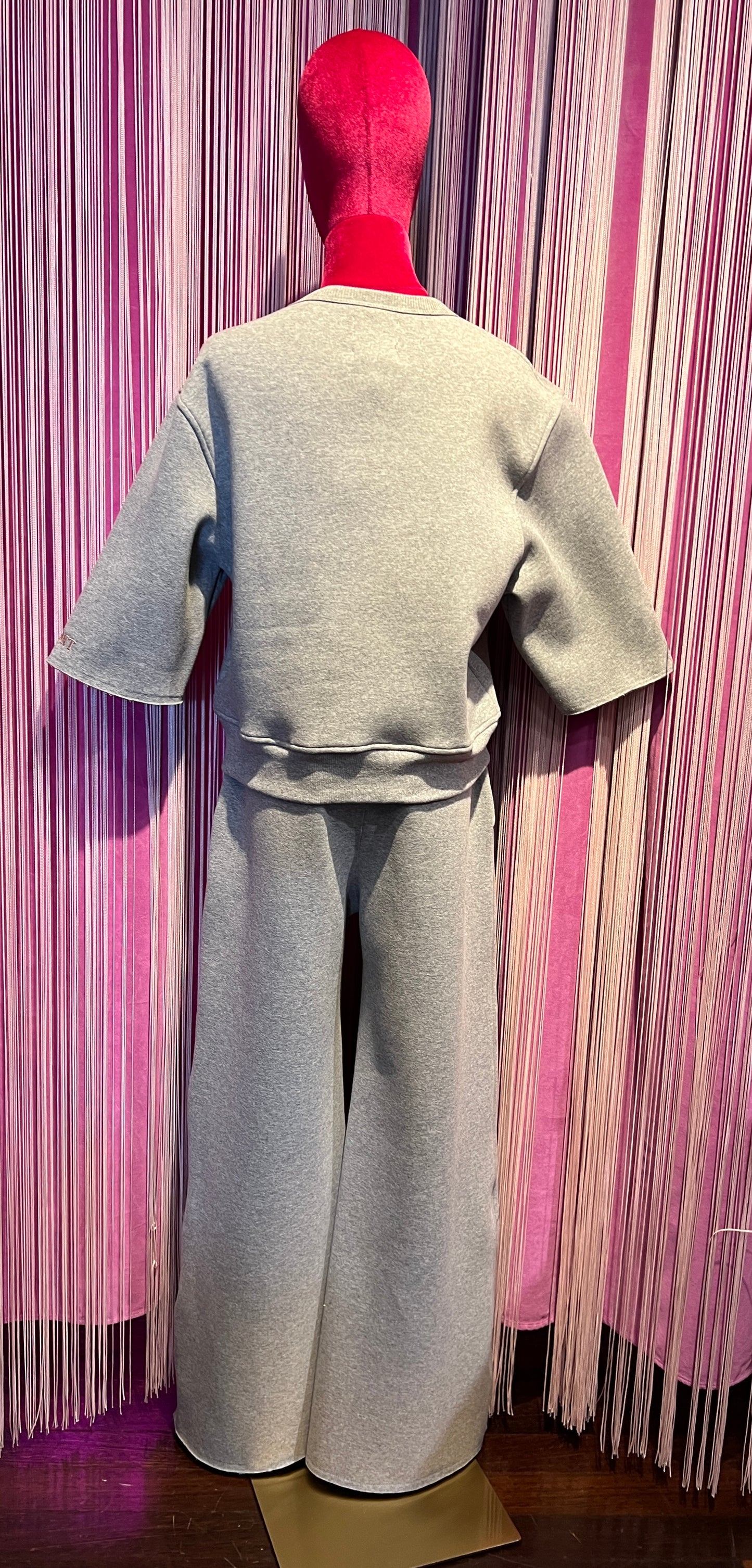 Front street tuta completa grigia con applicazione scritta” Slow down”