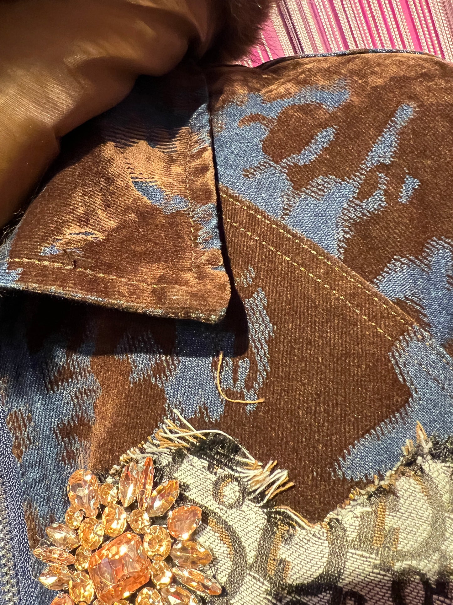 ABpink 🩷vellutina.giubbino velluto con interno in ecopelliccia ,colletto rimovibile, applicazioni patch teddy in micro paillettes , teddy in tessuto e patch cristalli