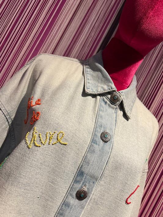 Sincere Paris camicia jeans denim chiaro con scritte perline colorate