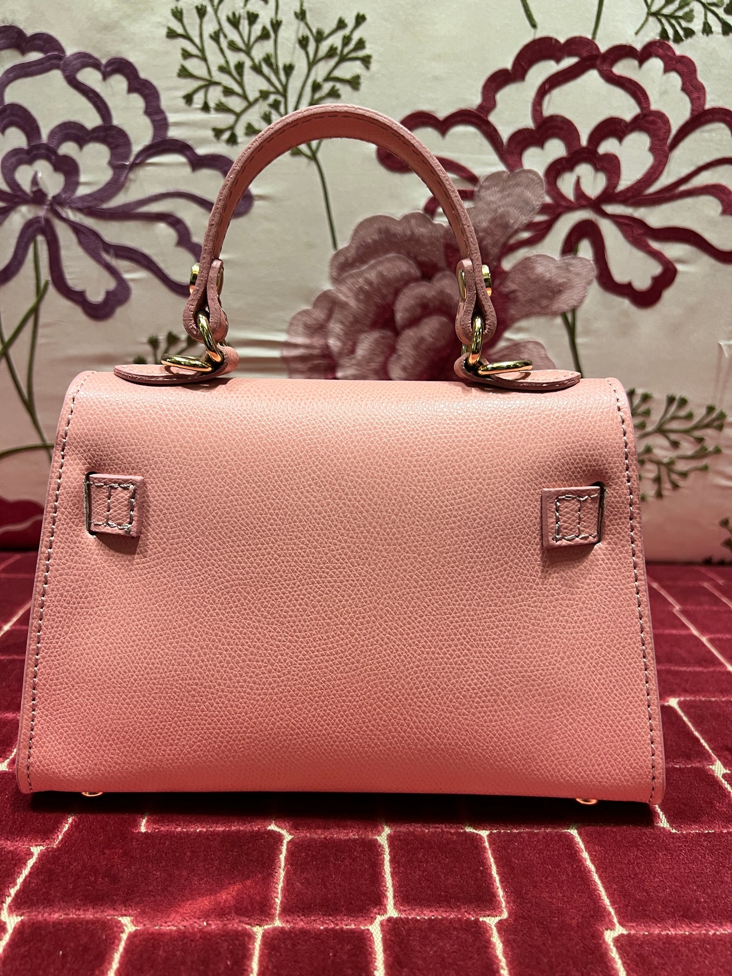 Borsa a mano rosa in pelle con tracolla