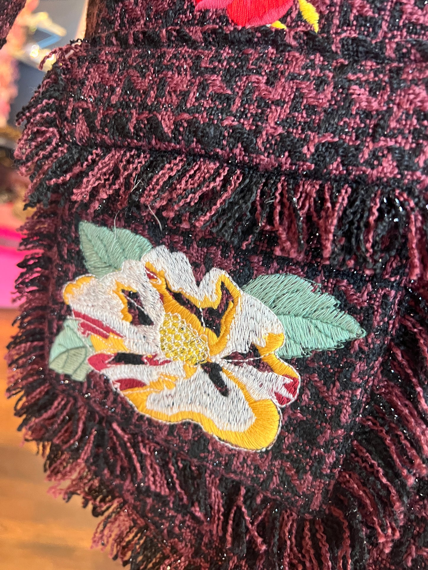5 Progress giacca boucle burgundy e nero con decorazioni floreali e patch tigre sul dietro