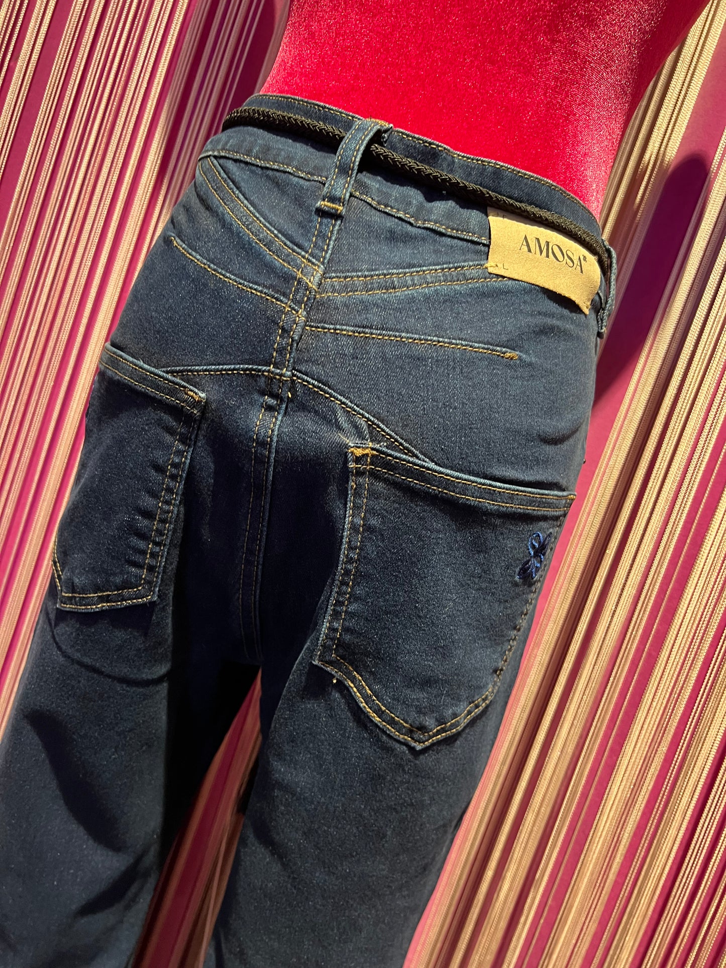 Amosa jeans zampa elasticizzato con cintura nappine