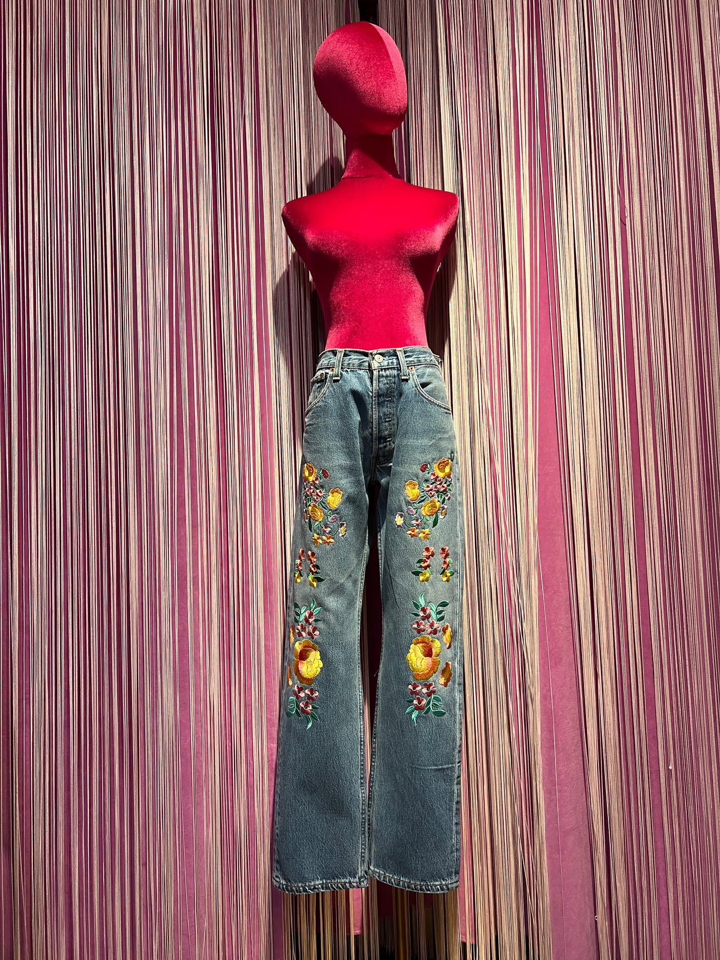 5Progress jeans tg M levi’s vintage modello 501 , tessuto fermo , con fiori ricamati