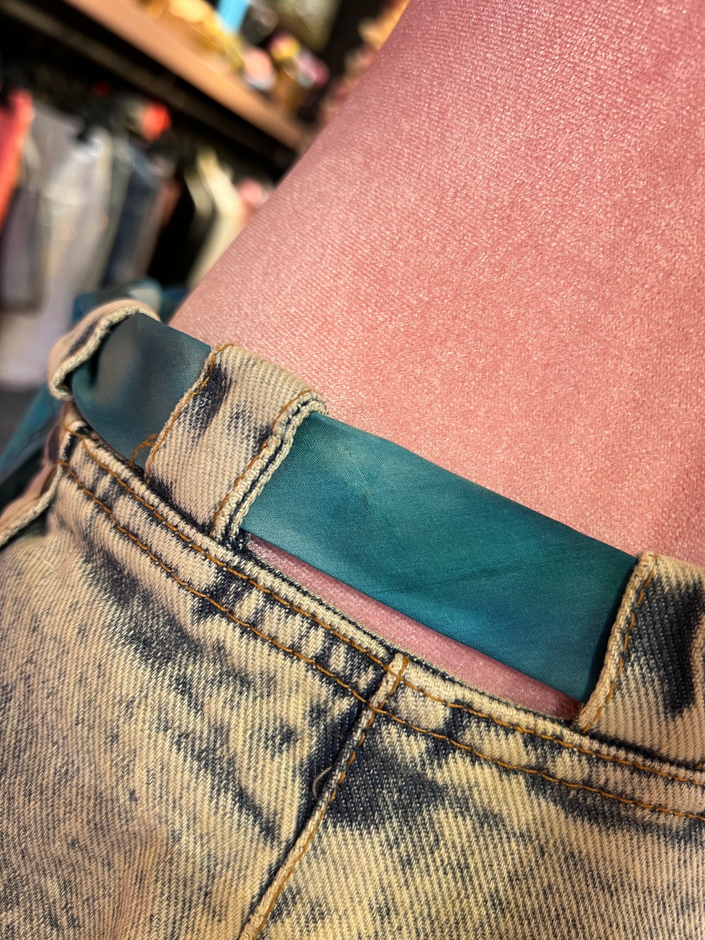 Front street jeans largo super aged con cinta cravatta