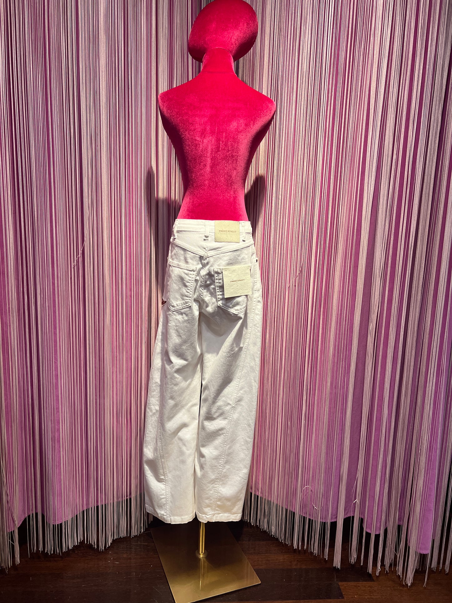 Front street -50% di sconto pantalone denim bianco con patch