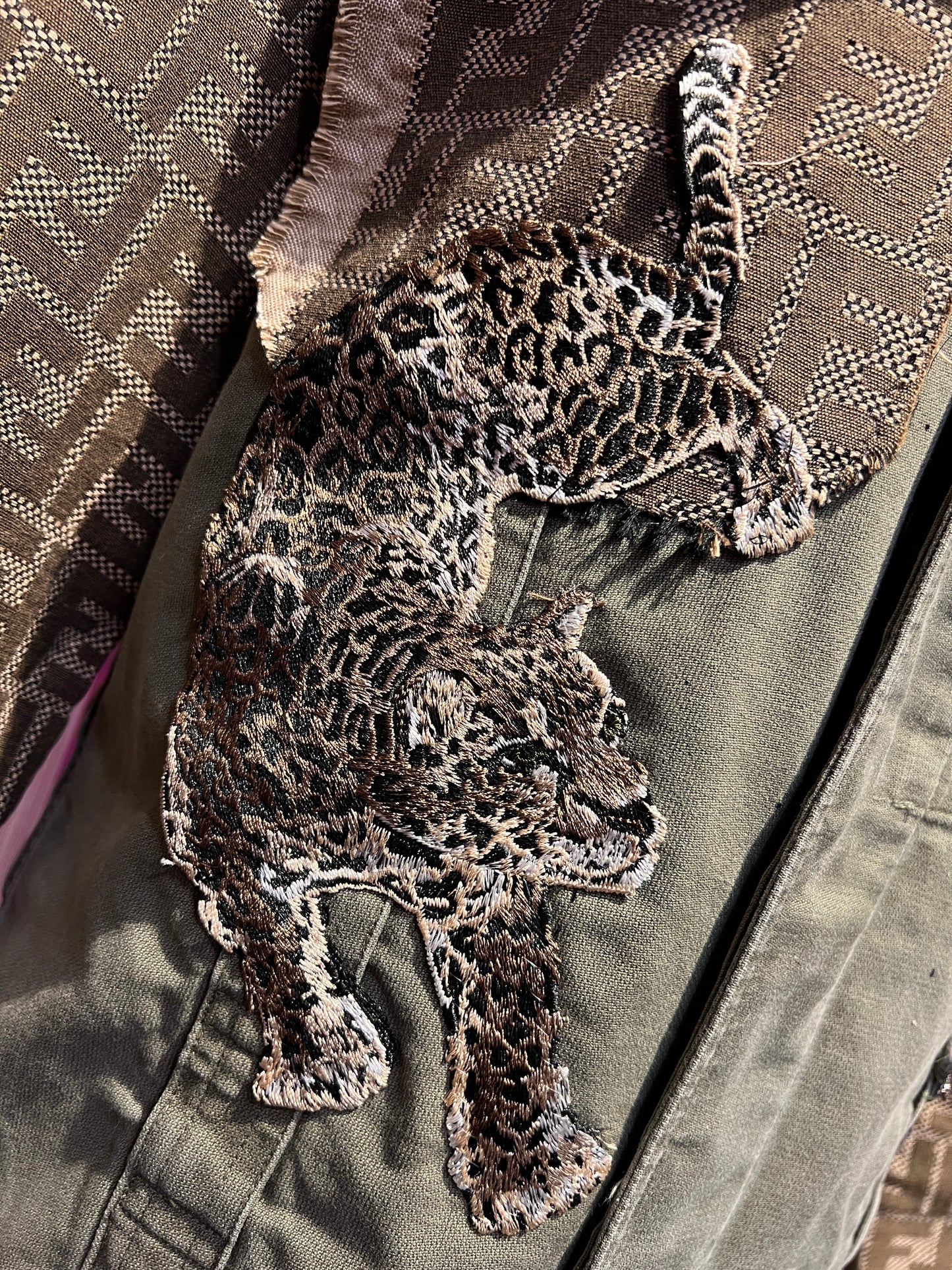 ABpink 🩷 la verdina , giacca militare con patch tigre, fiori cristalli e tessuto FF