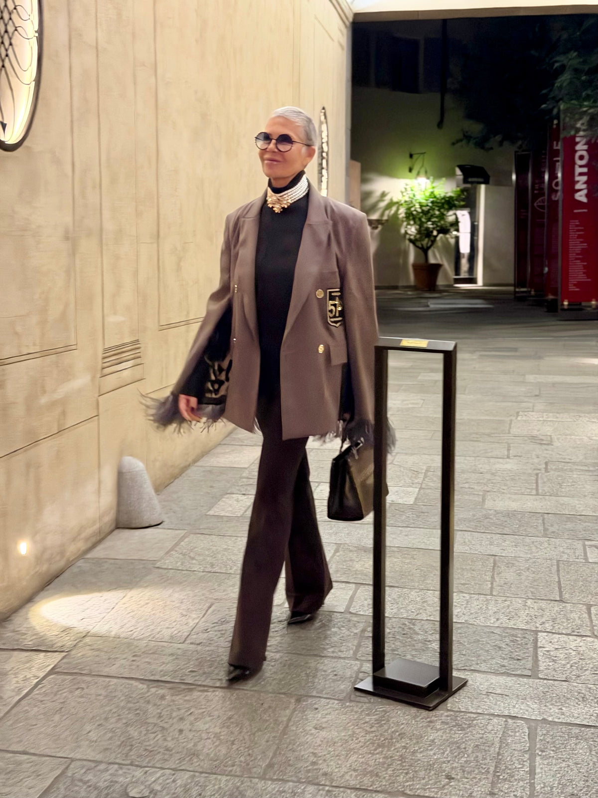 5 Progress giacca doppiopetto  con maniche a kimono con marabou patch sul dietro