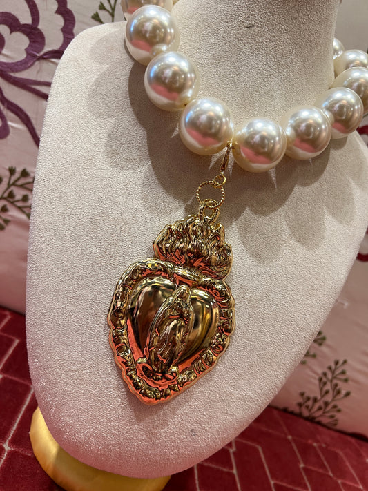 Collana girocollo maxi perle con ciondolo cuore sacro colore oro  rimovibile con moschettone