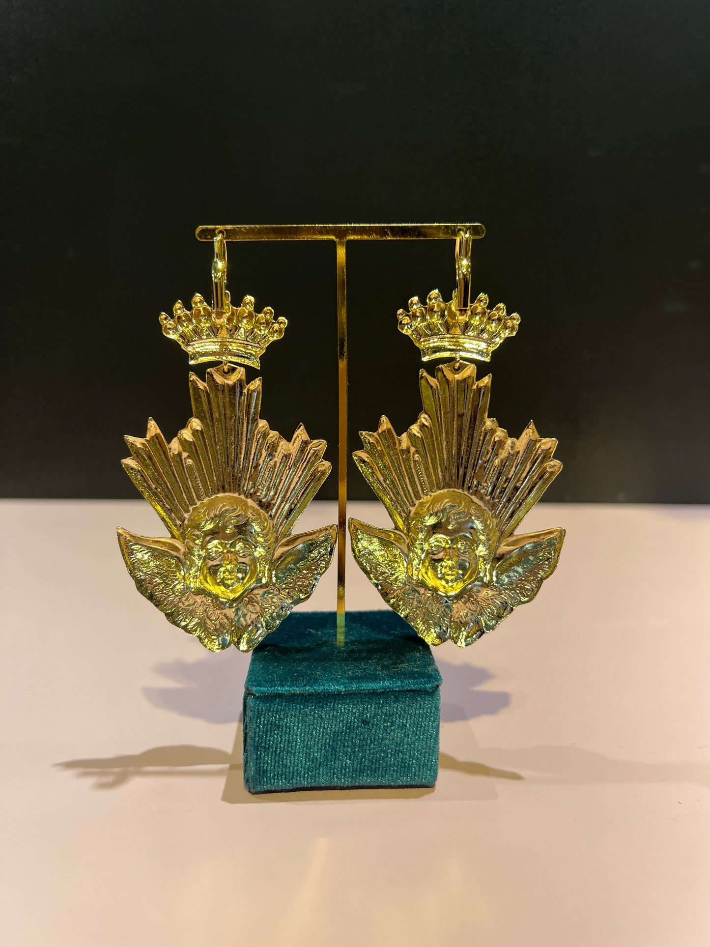 Orecchini angeli metallo oro per lobi forati