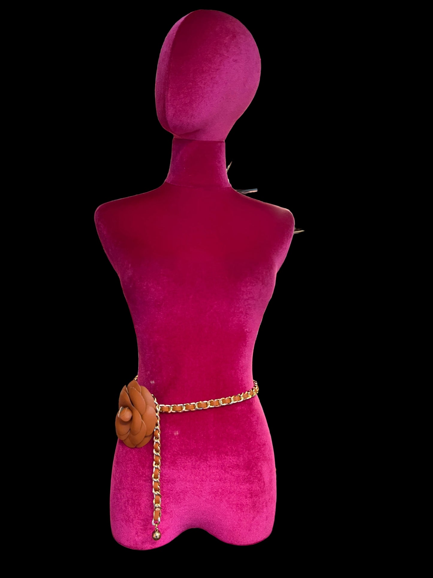 Cintura/collana con camelia cuoio aranciato con catena regolabile dorata