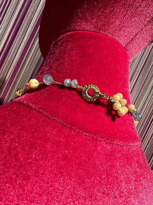 Collana perle vetro celeste polvere / nude con filo all’uncinetto
