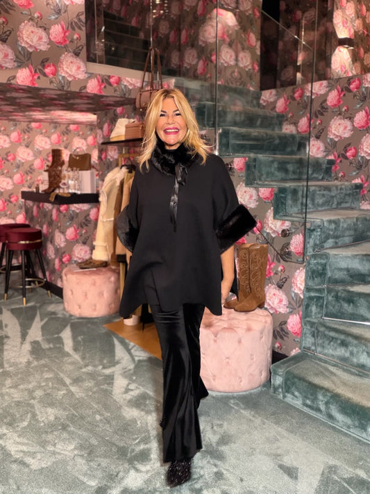 The room completo maglia con collo ecopelliccia rimovibile , manica ecopelliccia e pantalone velluto nero