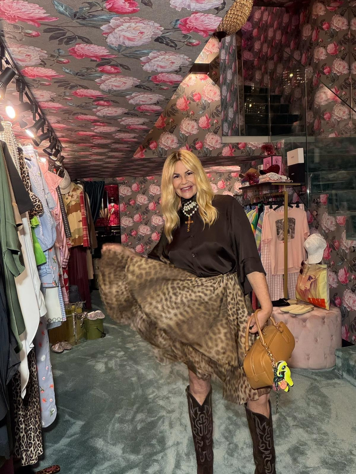 The room completo camicia satin cioccolato e gonna maculata con rouche