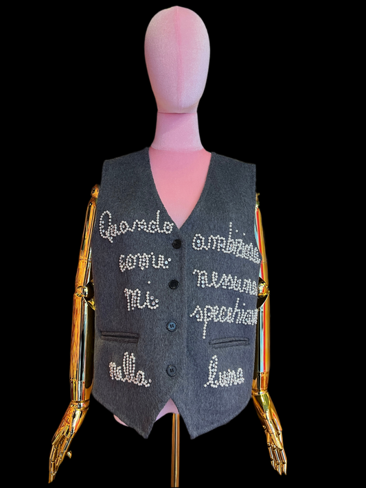 Front street gilet in panno con scritta perle