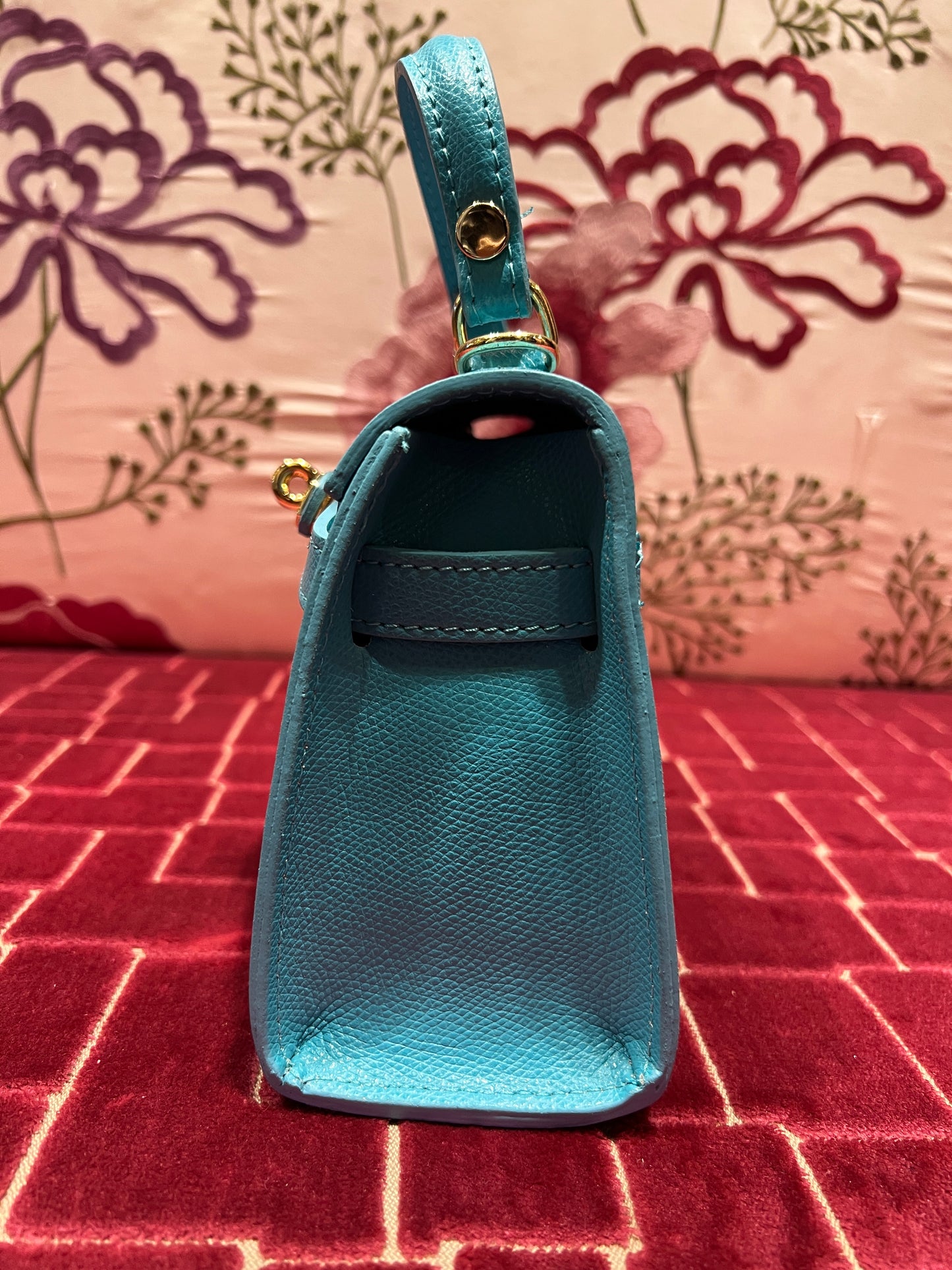 Borsa in pelle a mano azzurra con tracolla